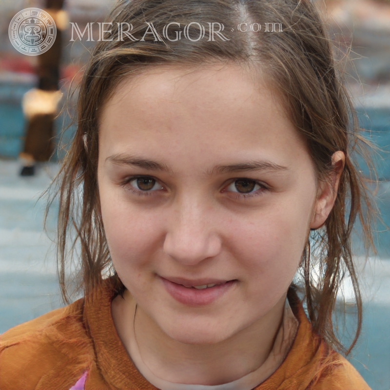 Foto de una niña obstinada en la foto de perfil. Rostros de niñas pequeñas Europeos Rusos Niñas