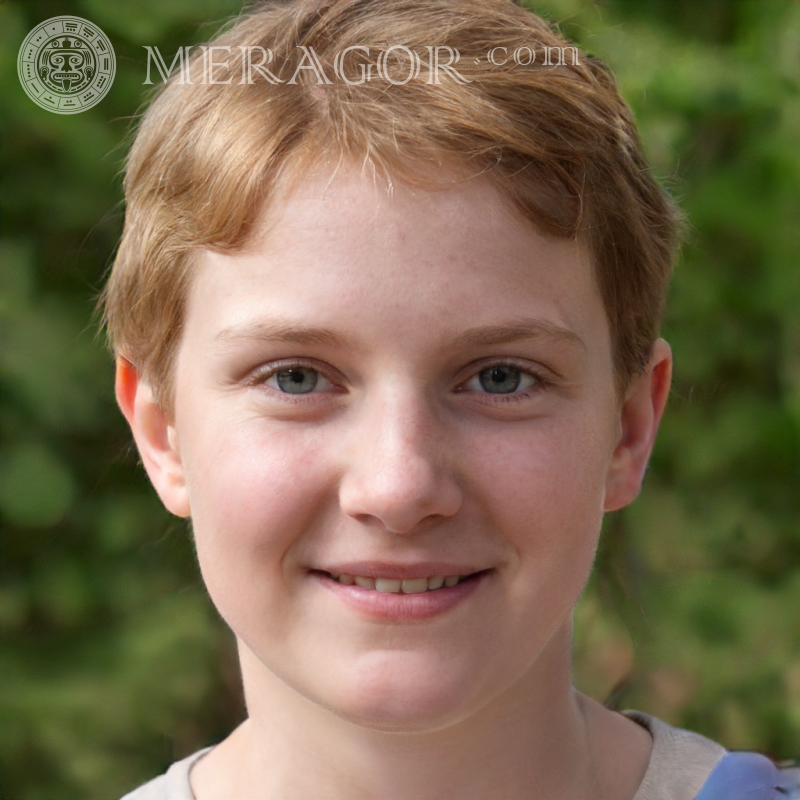 Foto de niña pelirroja de pelo corto Rostros de niñas pequeñas Europeos Rusos Niñas