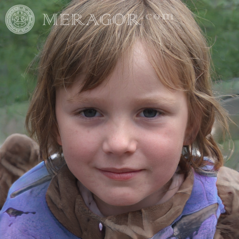 Портрет задумчивой маленькой девочки Лица девочек Европейцы Русские Девочки