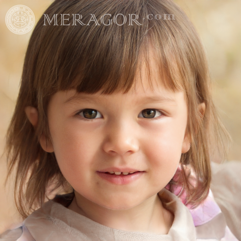 Portrait une petite fille assidue Visages de petites filles Européens Russes Petites filles