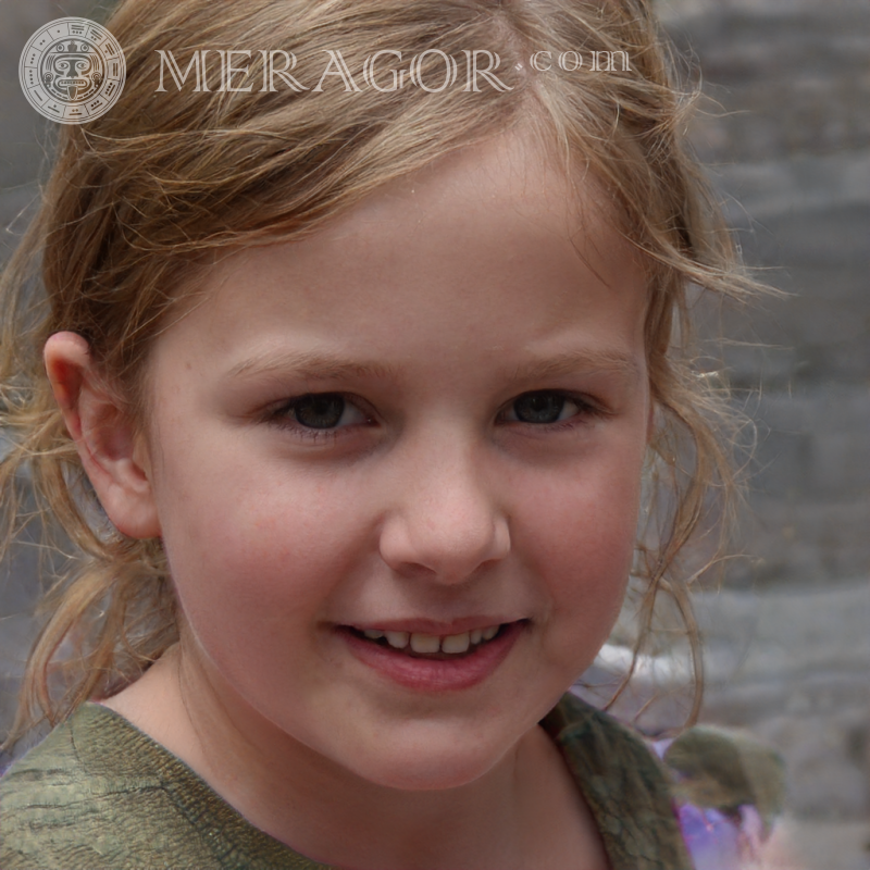 Portrait une fille de ménage Visages de petites filles Européens Russes Petites filles