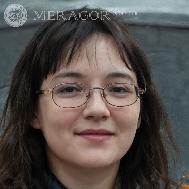 Foto de una niña con problemas de visión Rostros de niñas pequeñas Europeos Rusos Niñas