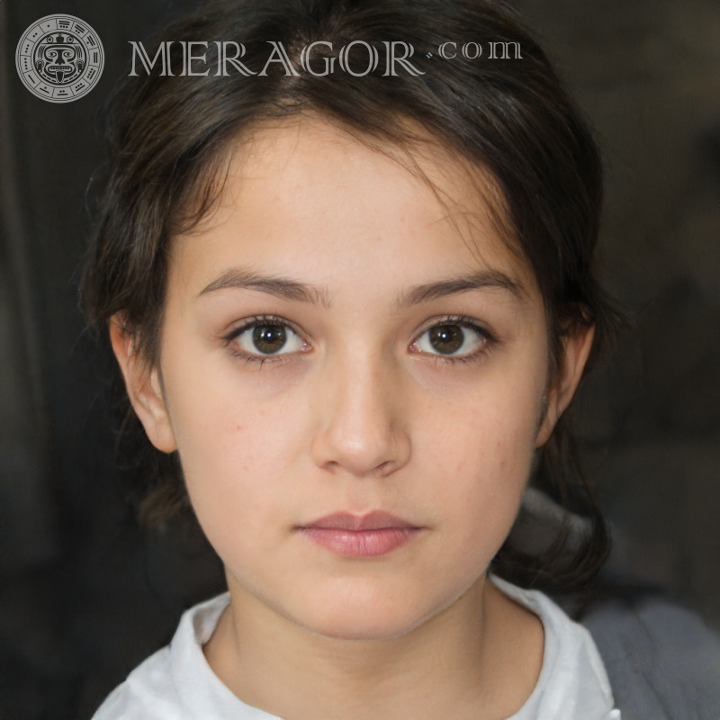 Foto eines stylischen Mädchens Gesichter von kleinen Mädchen Europäer Russen Maedchen