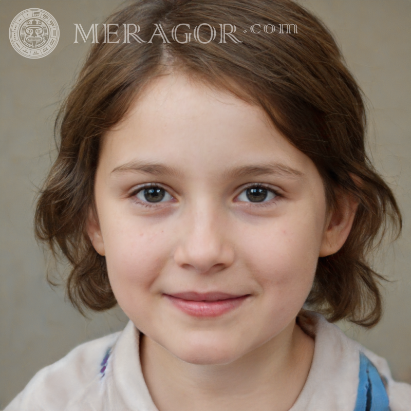 Foto de una niña descuidada | 3 Rostros de niñas pequeñas Europeos Rusos Niñas