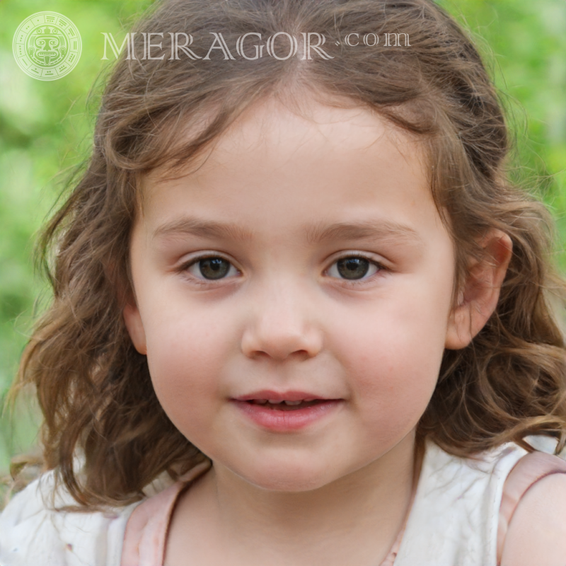 Photo une petite fille intéressante Visages de petites filles Européens Russes Petites filles