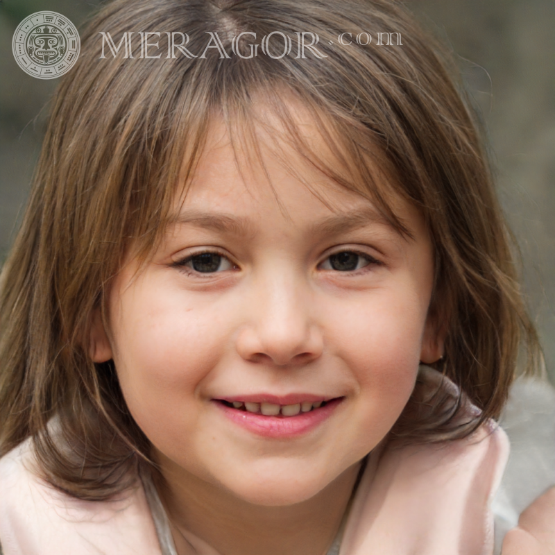 Foto de una niña feliz | 4 Rostros de niñas pequeñas Europeos Rusos Niñas