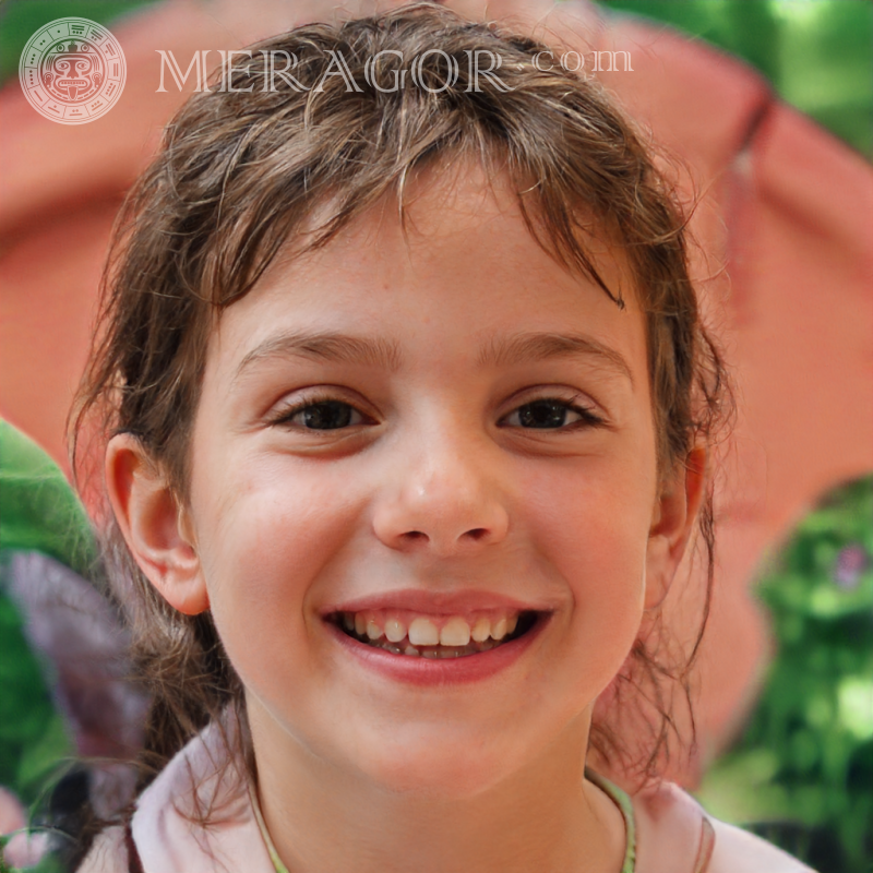 Foto de una niña brillante Rostros de niñas pequeñas Europeos Rusos Niñas