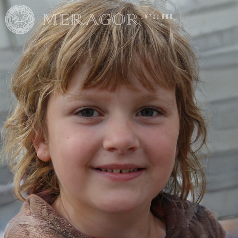 Photo une petite fille attentive Visages de petites filles Européens Russes Petites filles