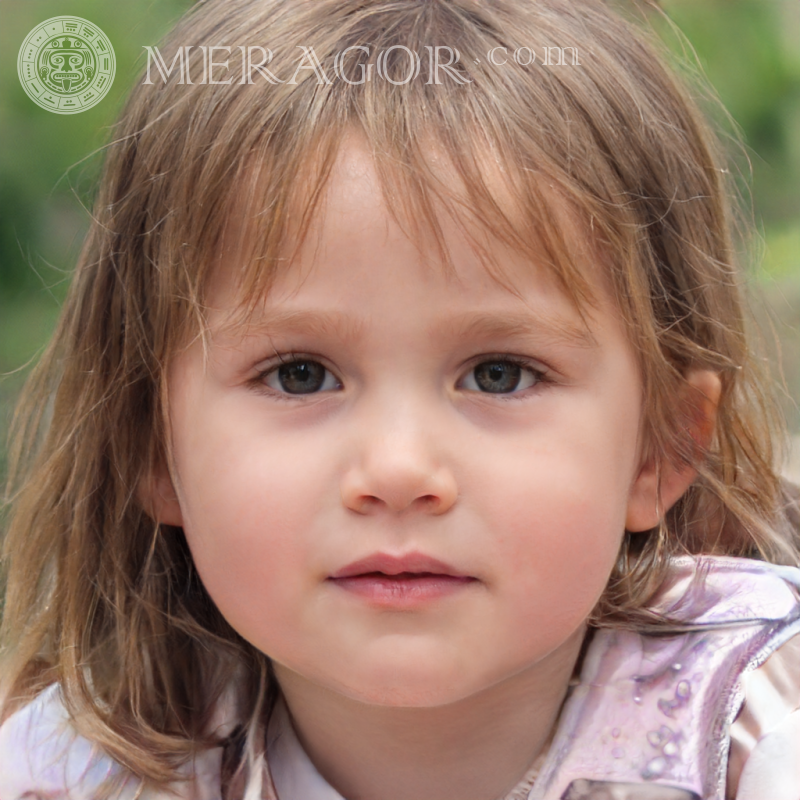 Foto von beleidigtem kleinen Mädchen Gesichter von kleinen Mädchen Europäer Russen Maedchen