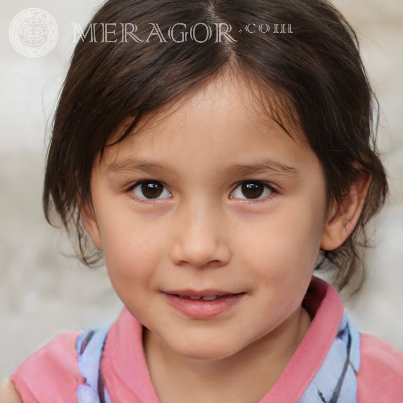 Portrait une fille soignée Visages de petites filles Européens Russes Petites filles
