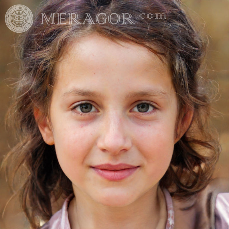 Portrait une fille féminine | 0 Visages de petites filles Européens Russes Petites filles