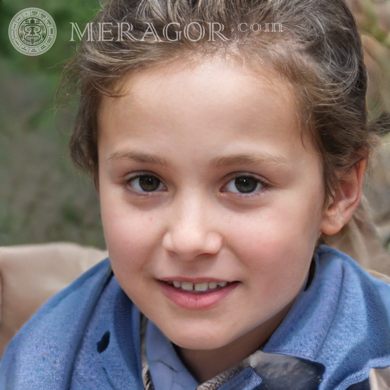 Retrato de una niña en azul Rostros de niñas pequeñas Europeos Rusos Niñas