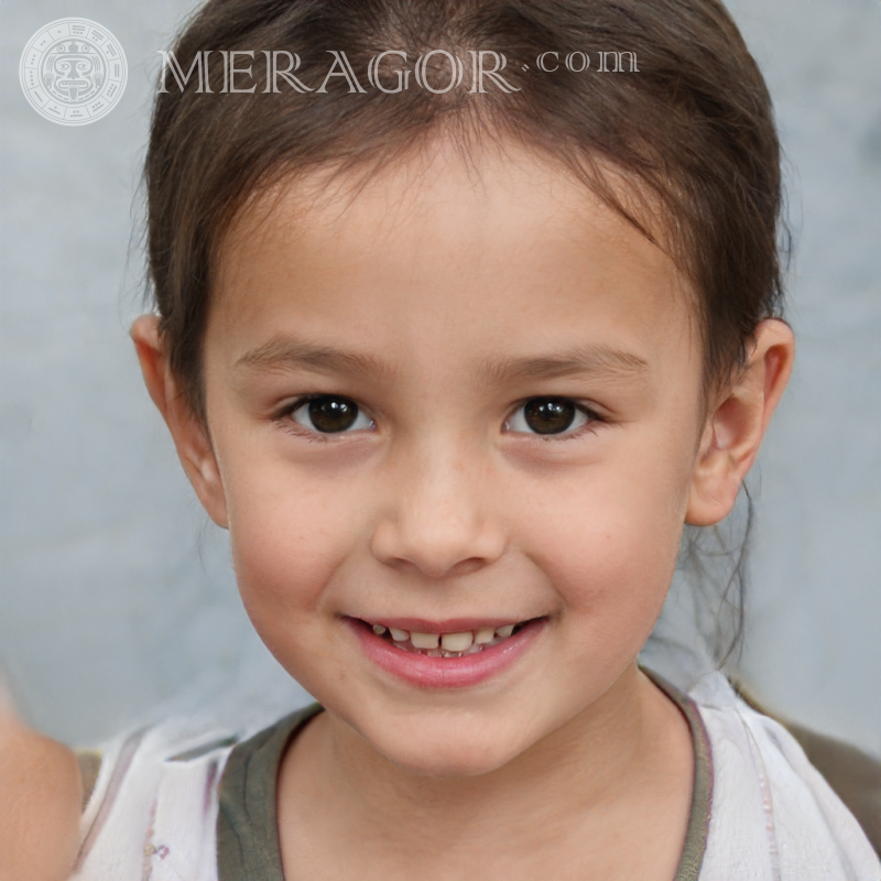 Portrait une fillette de 4 ans télécharger Visages de petites filles Européens Russes Petites filles