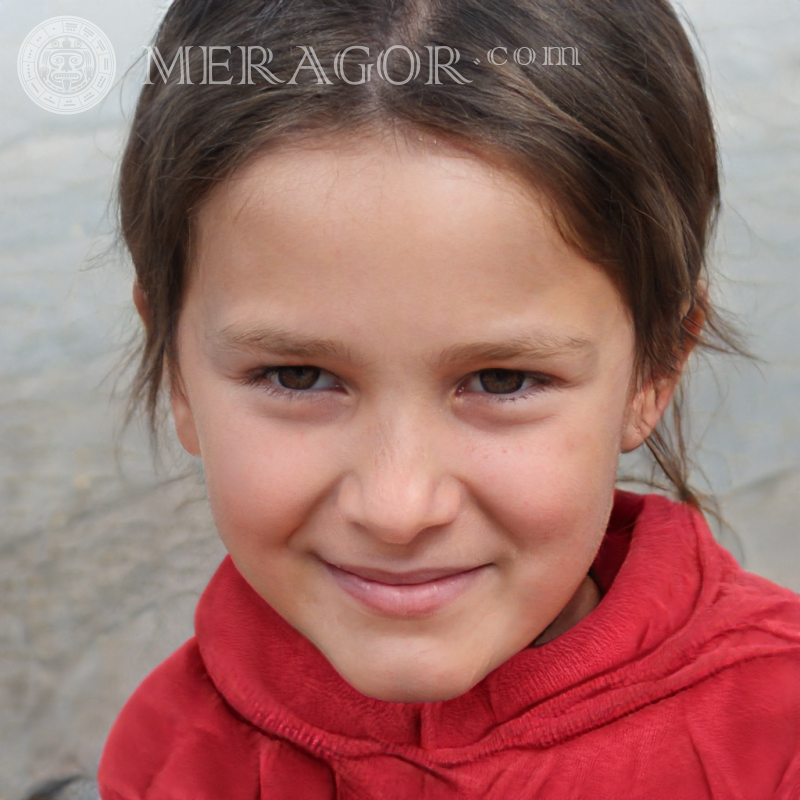 Portrait une fille impudente Visages de petites filles Européens Russes Petites filles