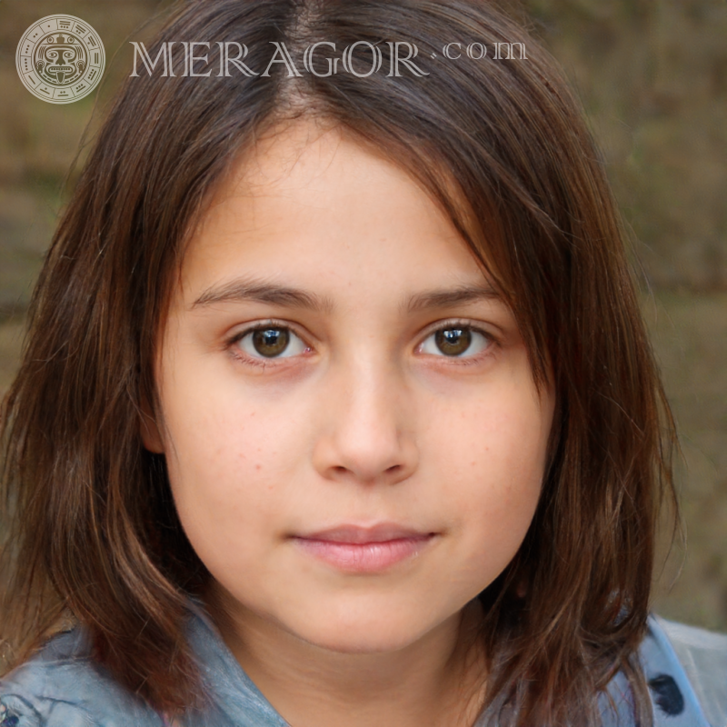 Portrait une fille intelligente | 3 Visages de petites filles Européens Russes Petites filles