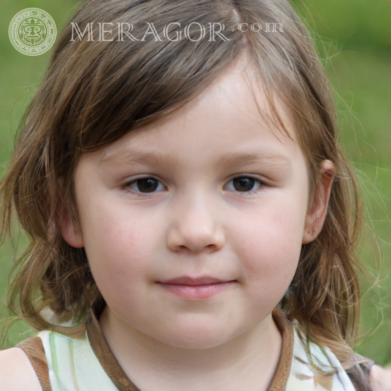 Retrato de una niña regordeta Rostros de niñas pequeñas Europeos Rusos Niñas