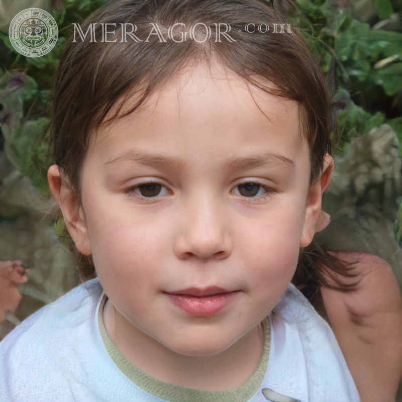 Porträt eines kleinen schüchternen Mädchens Gesichter von kleinen Mädchen Europäer Russen Maedchen