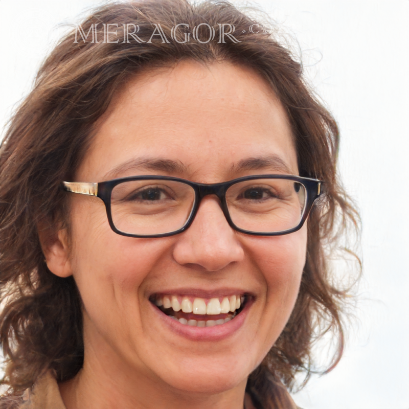 Rostro de una niña riendo con gafas Rostros de chicas Europeos Rusos Niñas adultas