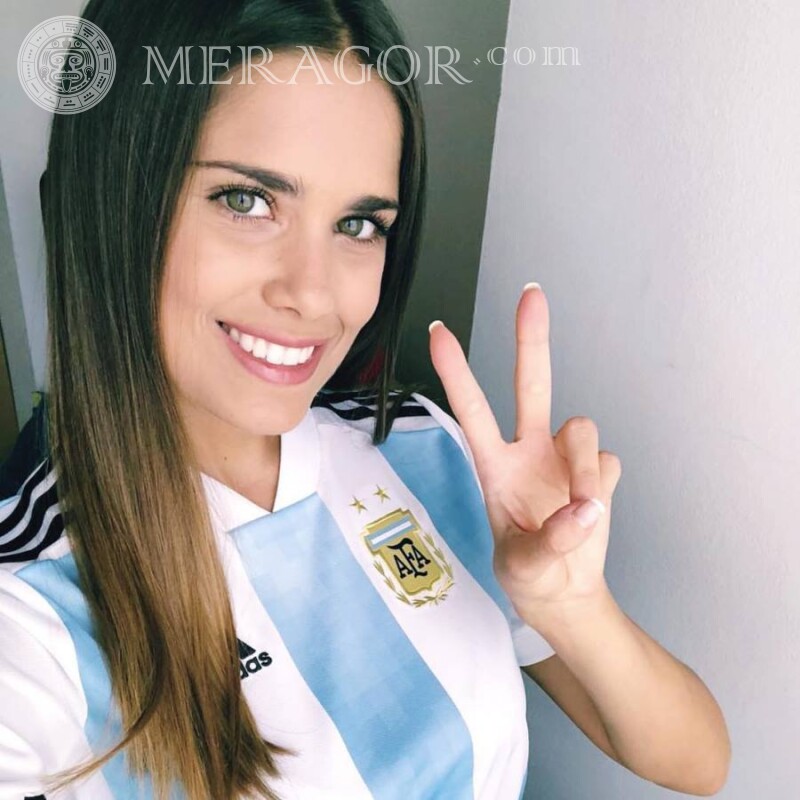 Photo of an Argentine girl for profile picture Argentines
