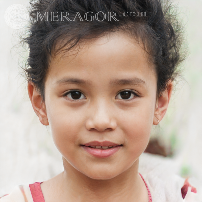 Обличчя смаглявої маленької дівчинки Темношкірі Бразильці Європейці