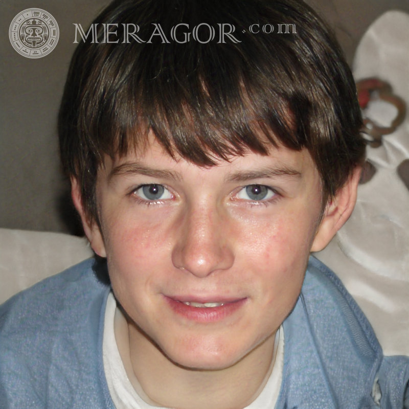 Le visage un mec ordinaire sur un avatar de 15 ans Visages de jeunes hommes Britanniques Européens Visages, portraits