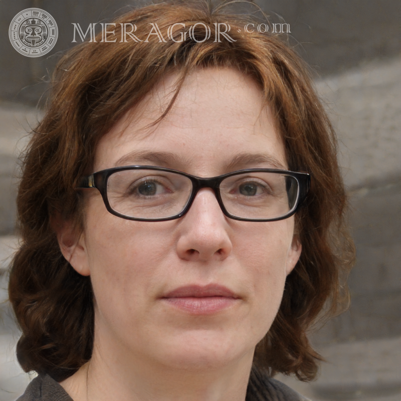 Frau mit Brille auf Avatar Ukrainer Europäer Russen