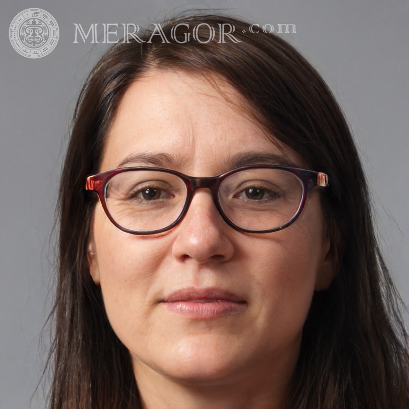 Foto de una mujer decidida para la foto de perfil. Rusos Americanos Europeos Canadienses