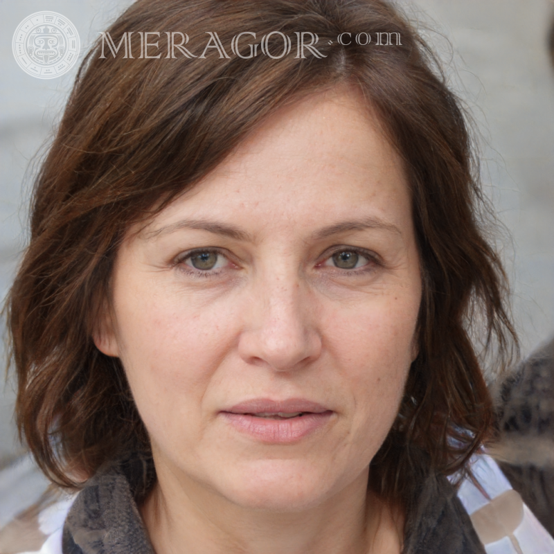 Photo une femme curieuse pour la photo de profil | 0 Russes Européens Ukrainiens