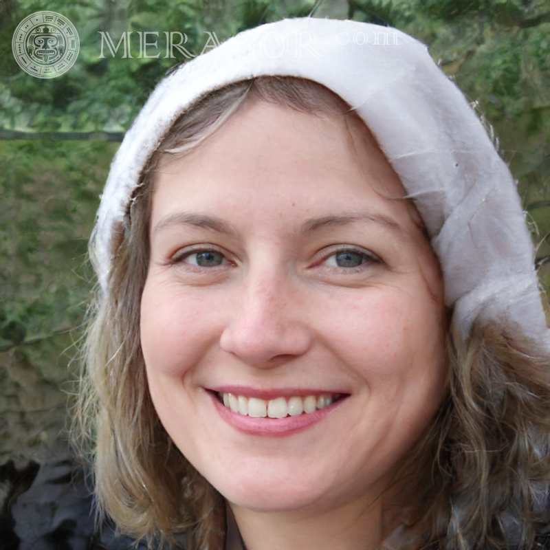 Caras engraçadas falsas de mulheres no avatar Russos Europeus Ucranianos