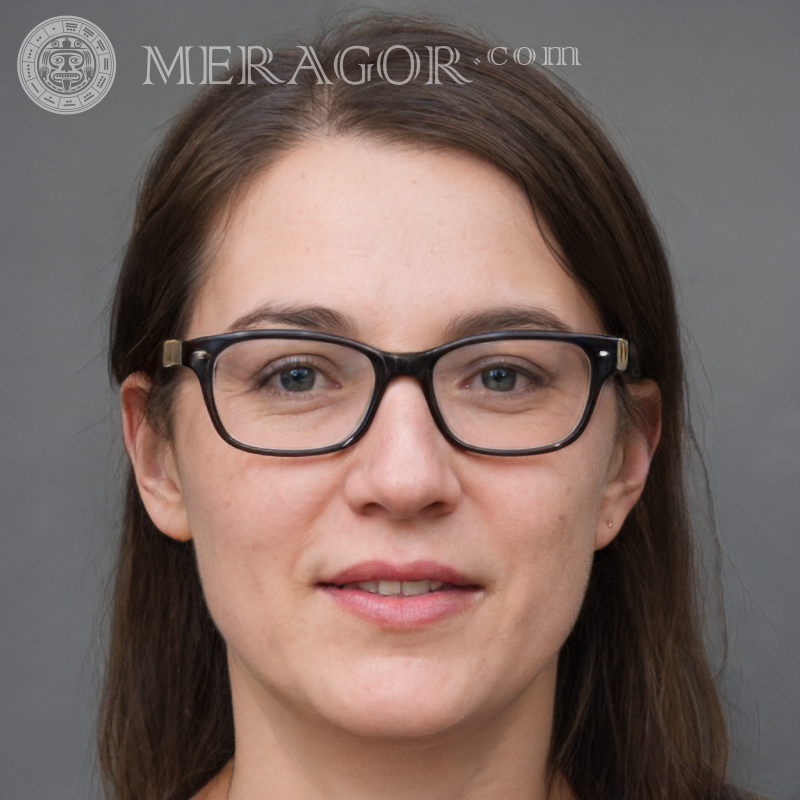 Sitio de fotos femeninas falsas con gafas. Rusos Europeos Ucranianos