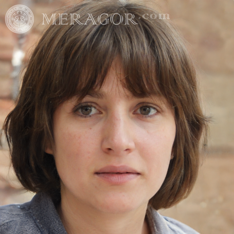 Le visage une fille aux cheveux mi-longs Russes Européens Ukrainiens