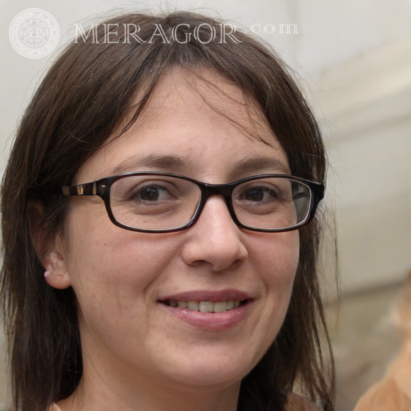 Foto de rosto redondo feminino com óculos Ucranianos Europeus Russos