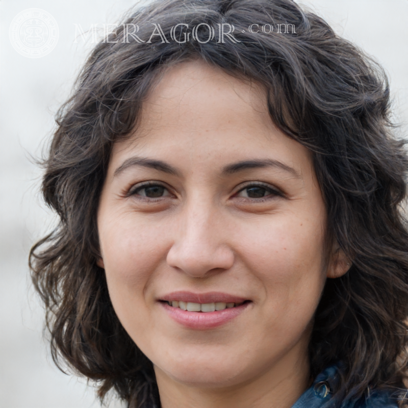 Das Gesicht einer italienischen Frauenseite mit einem Foto Italiener Europäer Spanier
