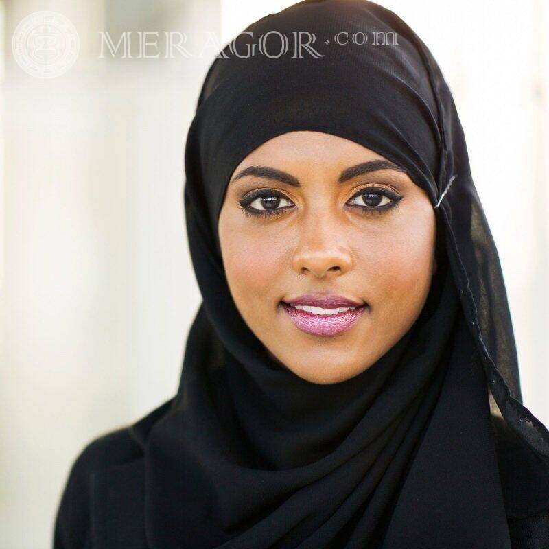 Muslimische Frau im Hijab auf Avatar Gesichter, Porträts Araber, Muslime Mädchen Frauen