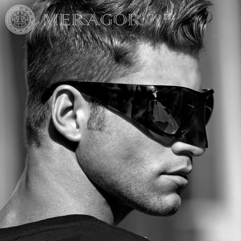 Guy en avatar lunettes noires Noir et blanc Avec les lunettes Visages, portraits Visages de jeunes hommes