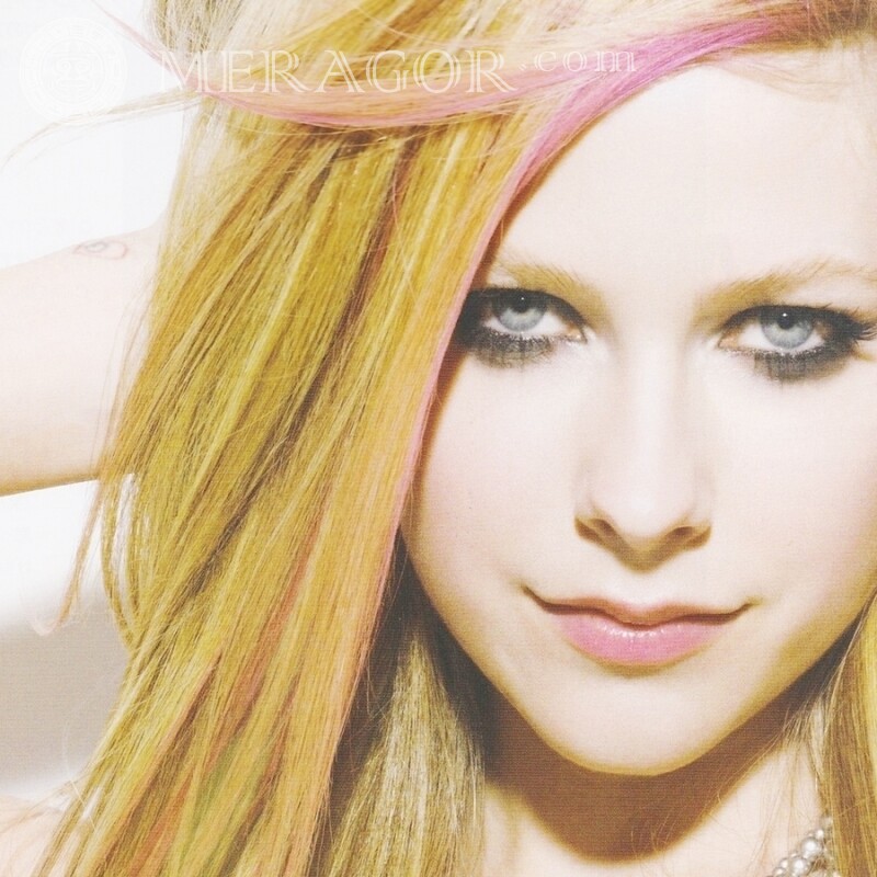 Avril Lavigne sur la photo de profil Musiciens, danseurs Les filles Pour VK Beaux