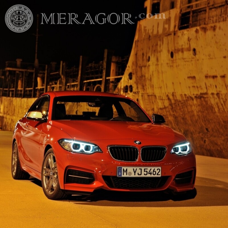 Foto de coche BMW para una chica de perfil Autos Rojos Transporte