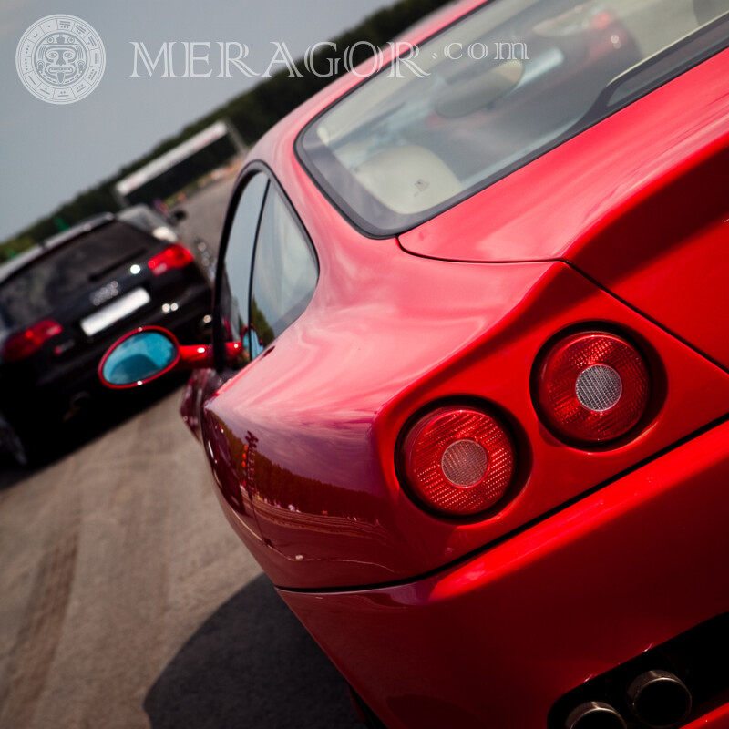Photo de Ferrari sur le téléchargement de l'avatar TikTok Les voitures Rouges Transport