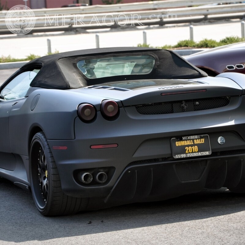 Foto de um carro Ferrari em sua foto de perfil Carros Transporte