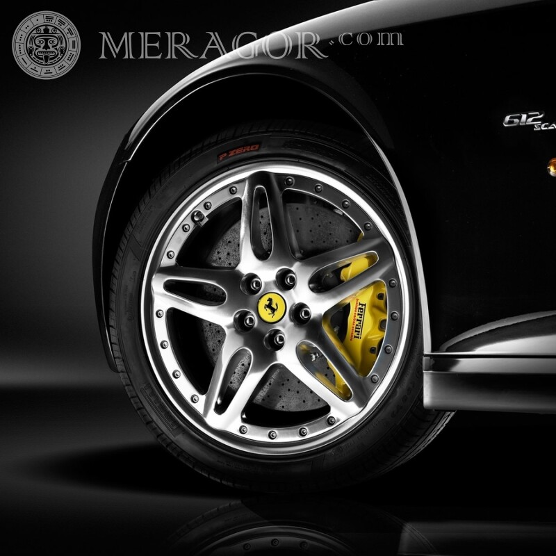 Laden Sie ein Bild eines Ferrari-Autos in das Profilbild für soziale Netzwerke herunter Autos Transport