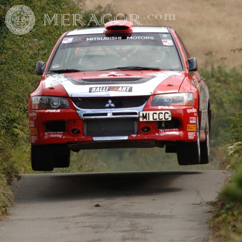 Скачать фото гоночная красная Mitsubishi Autos Transport Rennen