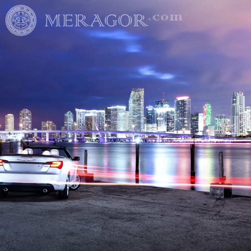 Завантажити фото машини на березі з видом на нічне місто Автомобілі Транспорт