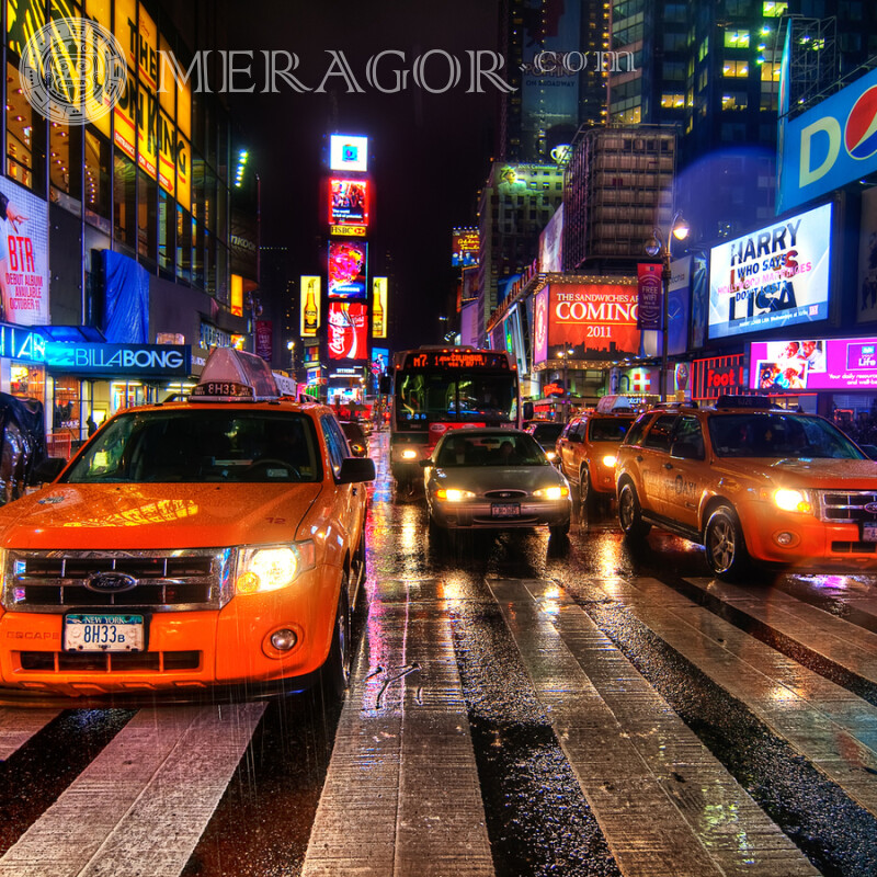 Télécharger la photo d'une voiture dans la ville de nuit Les voitures Transport