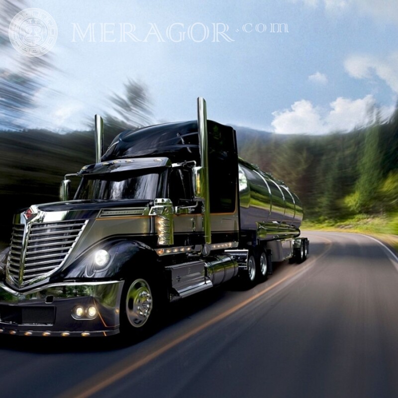 Крутое фото на аватарку в ВатсАпп улетный черный грузовик Les voitures Transport