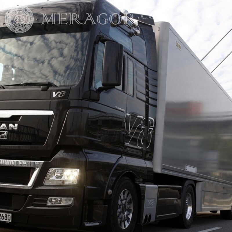 Foto legal no avatar em um caminhão preto legal MAN Carros Transporte