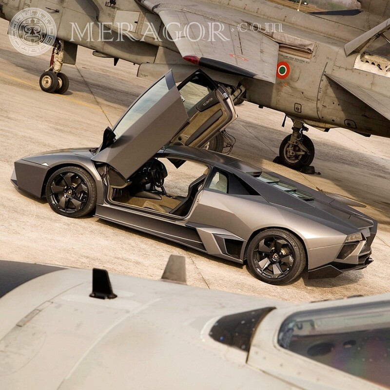 Скачать фотографию Lamborghini с поднимающимися дверями Автомобили Транспорт