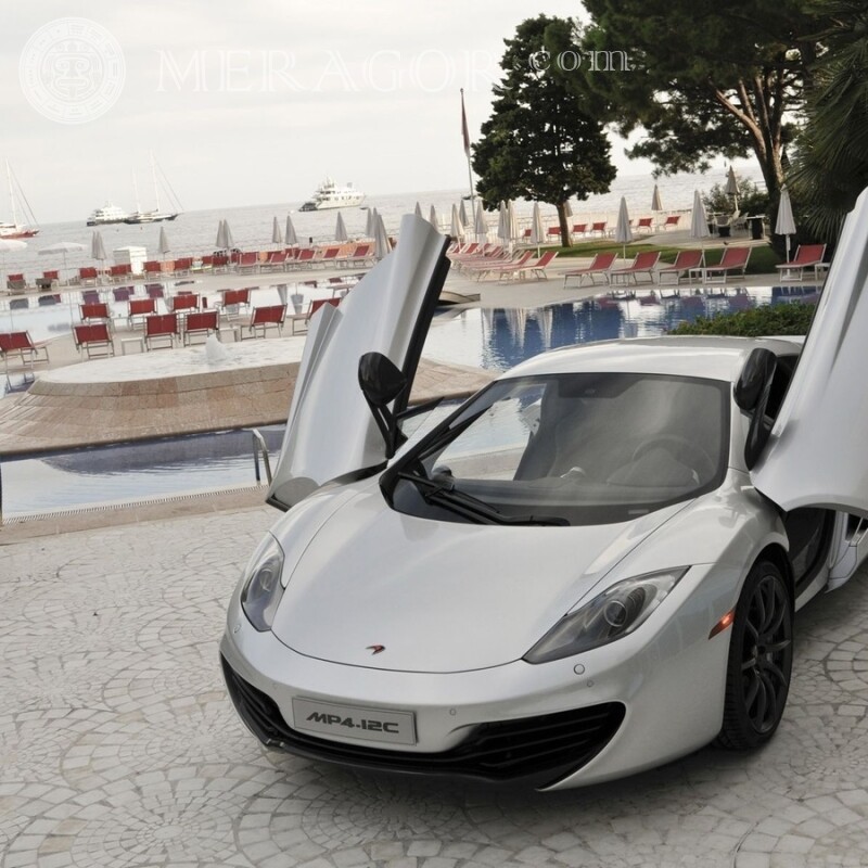 Foto de un avatar de McLaren con puertas elevadoras para niña Autos Transporte