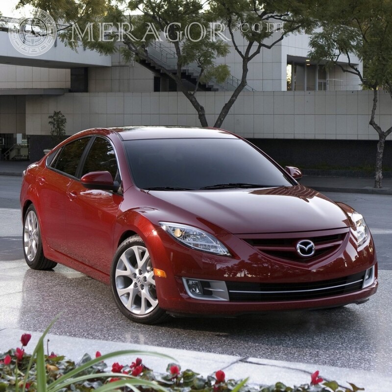 Kostenloser Download eines Fotos auf dem Avatar eines roten Mazda Autos Transport