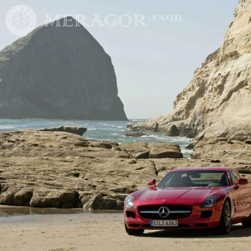 Photo d'une Mercedes rouge chic Les voitures Transport