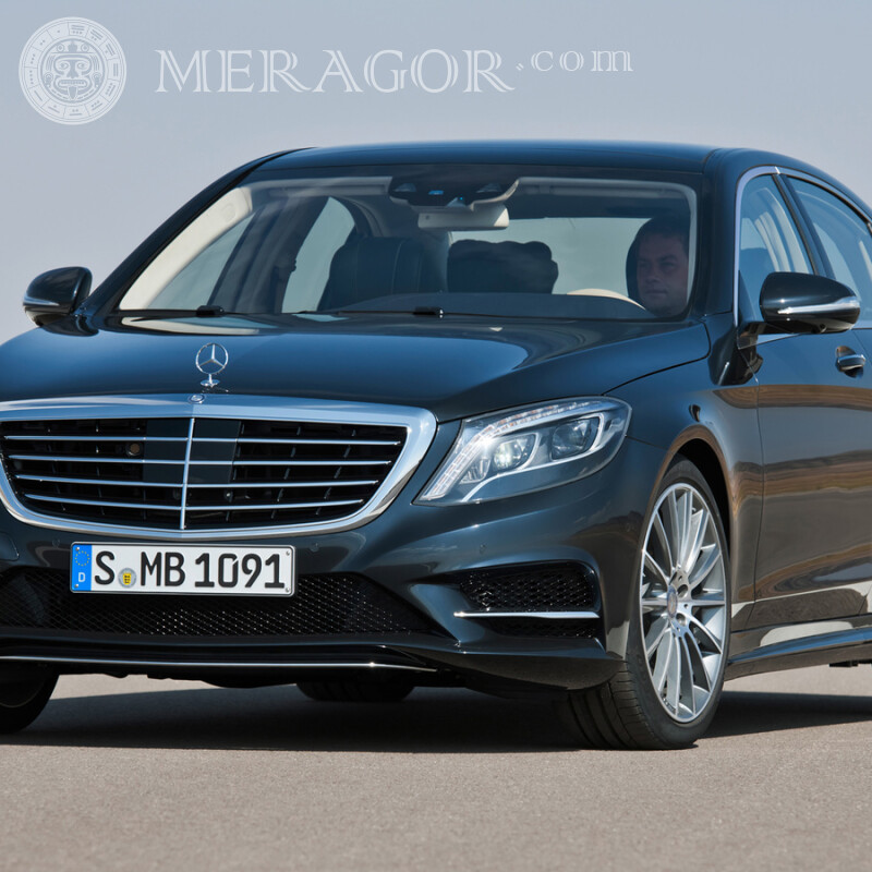 Foto de download luxuosa da Mercedes preta em sua foto de perfil | 0 Carros Transporte